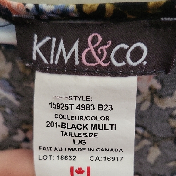 KIM&CO Chic Floral Top with Black Base – Elegant & Versatile - Picture 2 of 7